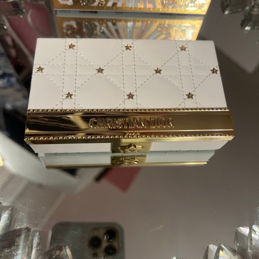 Christian Dior Holiday 2025 Holiday Iconic Eye Palette - Picture 5 of 6